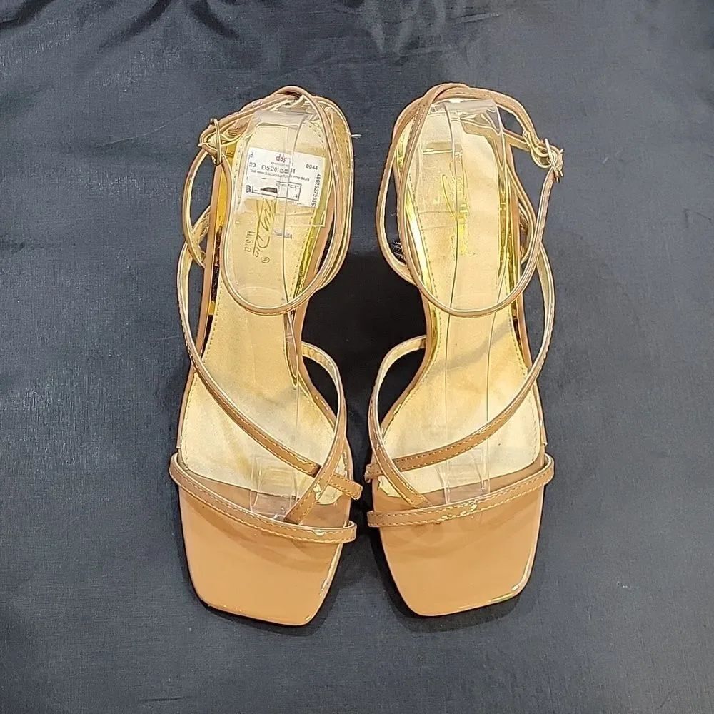 BRAND NEW CATHY DIN SQUARE TOE STRAPPY SANDAL